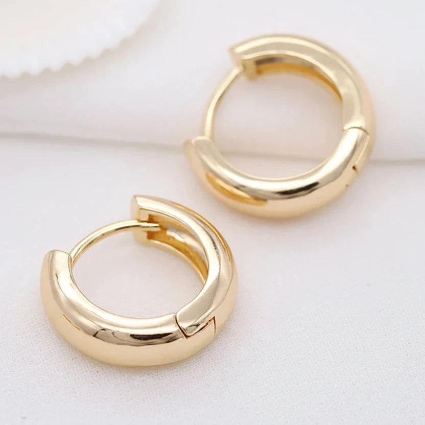 Classic Gold Huggie Hoop Earrings – Minimalist Everyday Jewelry