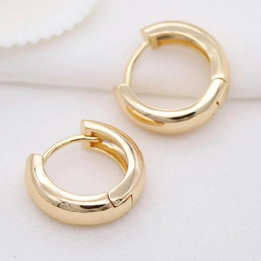 Classic Gold Huggie Hoop Earrings – Minimalist Everyday Jewelry